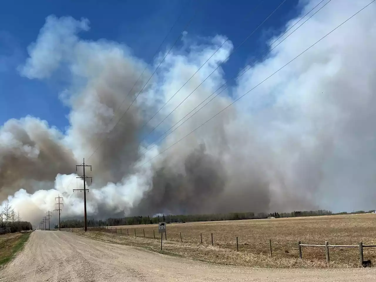 Alberta wildfires: Evacuations now include parts of Strathcona County, Edson