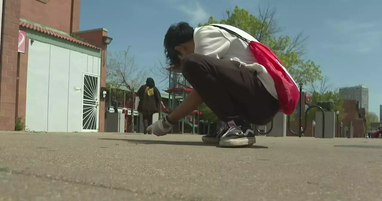 Suburban teens help clean up trash to beautify Chinatown