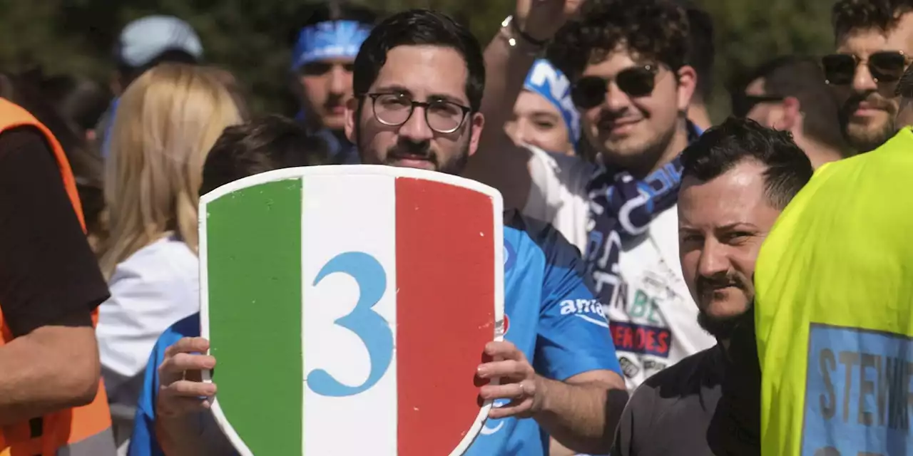 La festa per lo scudetto del Napoli in tutte le città d’Italia