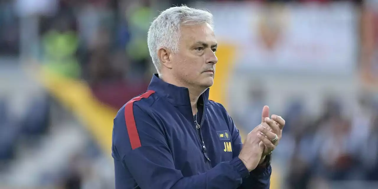 Mourinho, applausi e baci ai tifosi dell'Inter: ecco cosa è successo