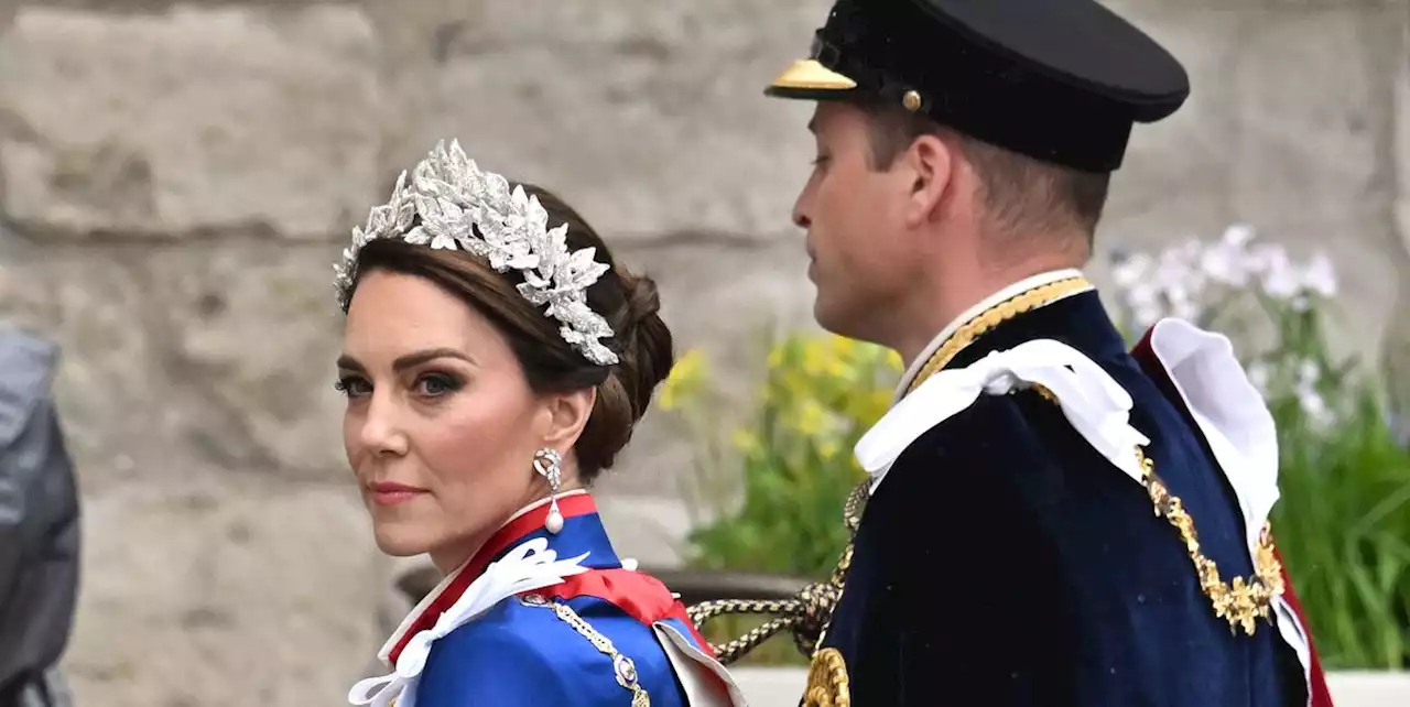 Kate e William all'incoronazione di Carlo, le foto del loro arrivo e il look