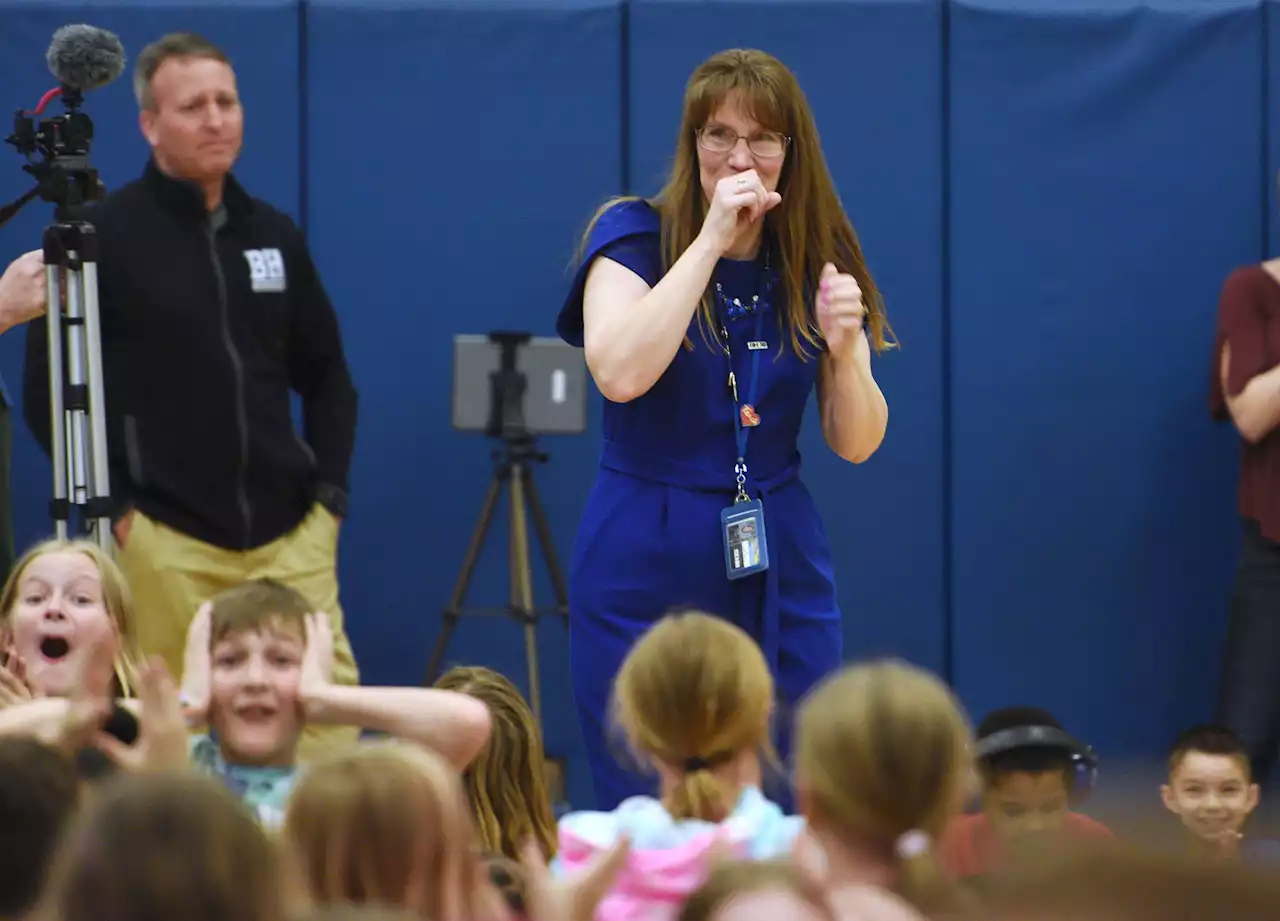 'It's the MVP of education': Big Hollow teacher wins Golden Apple award