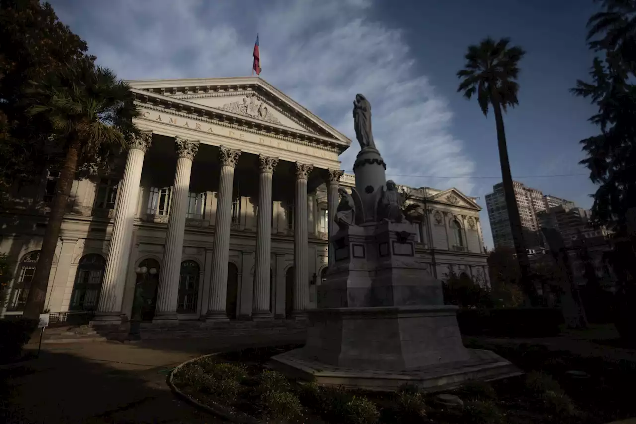 Alianzas inéditas y divisiones, la disputa constitucional en Chile