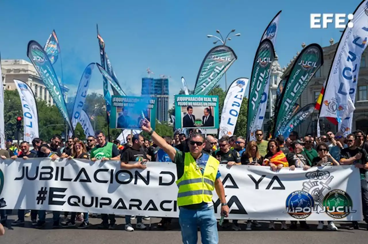 Miles de policías piden equiparación salarial y pensiones “dignas”