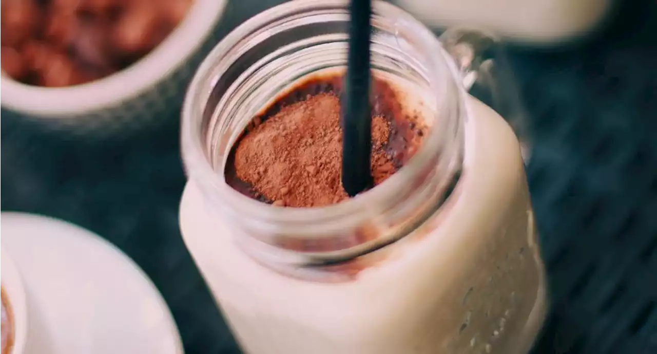 Tomar este batido por las noches ayuda a la salud del hígado