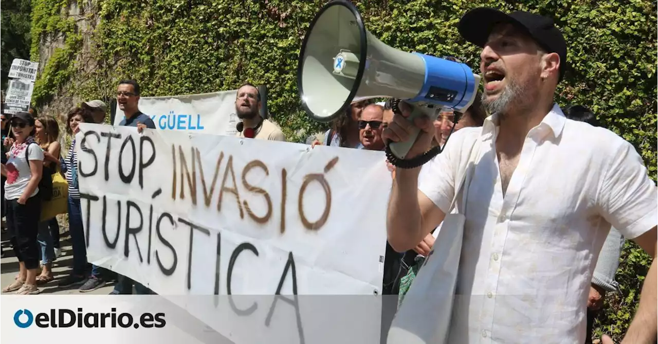 La protesta contra el turismo masivo vuelve a Barcelona: vecinos bloquean el acceso al Park Güell