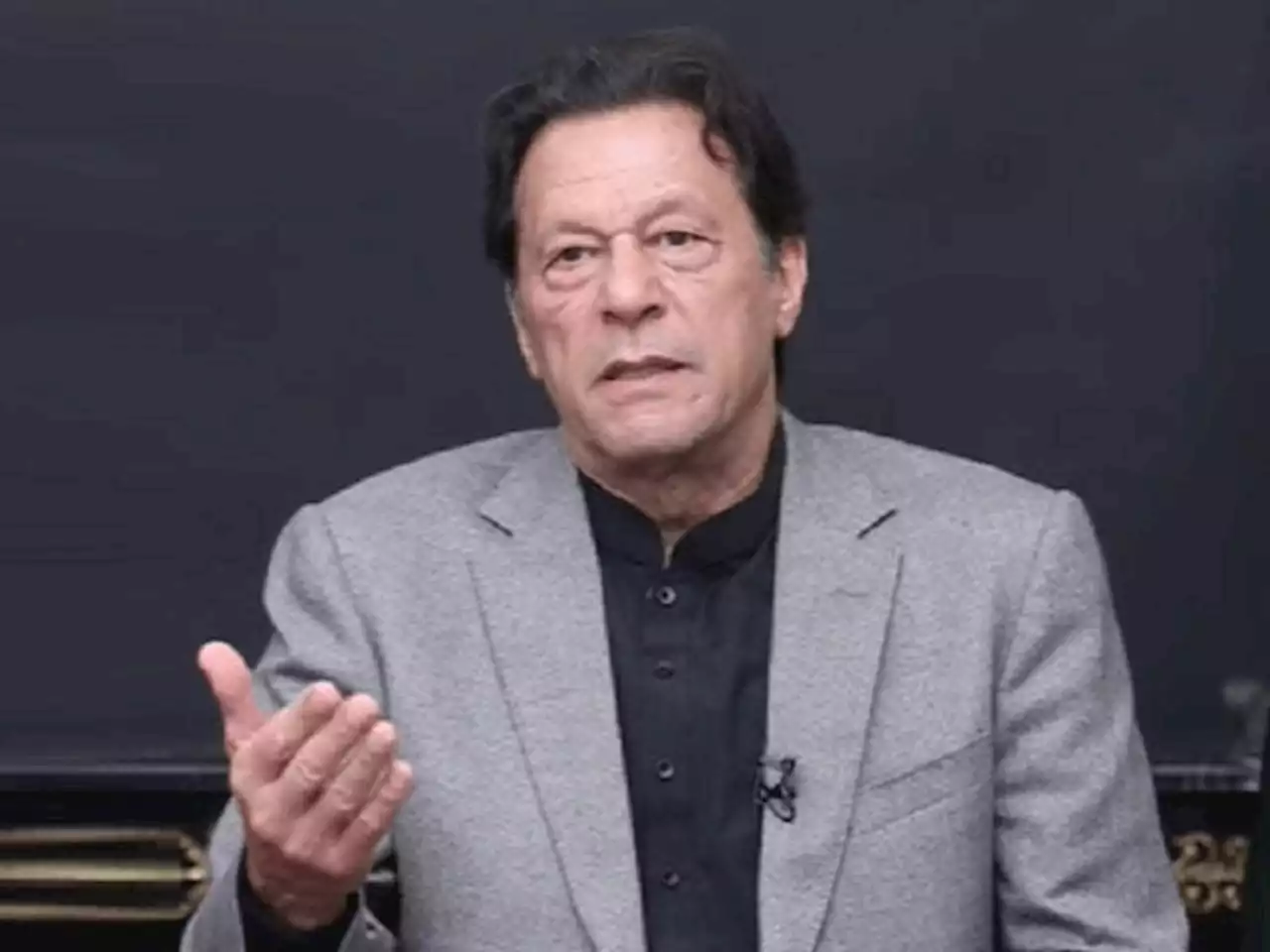 جے آئی ٹی کی کالے بکروں کے حصار میں عمران خان سے تفتیش - ایکسپریس اردو