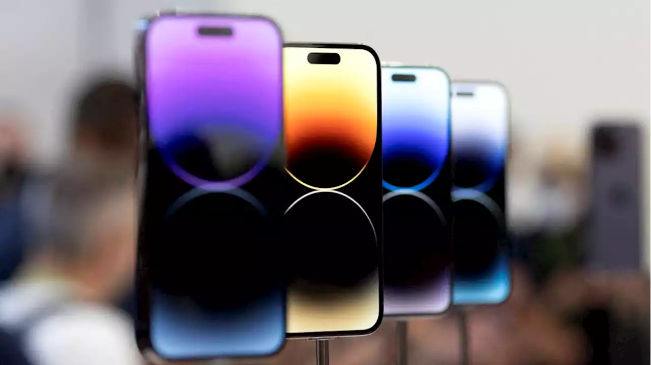Apple Loop: Radical iPhone 15 Pro Decision, Futuristic Foldable MacBooks, Discovering The Average iPhone