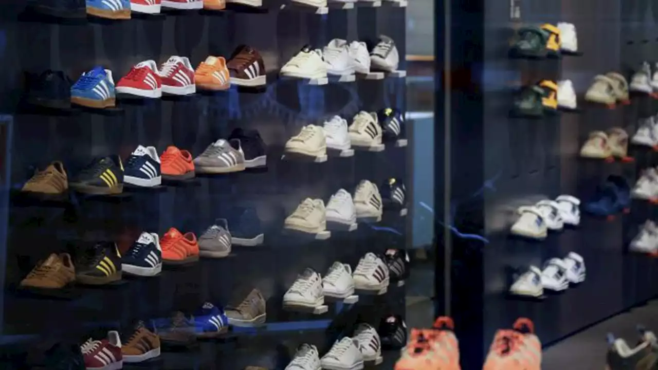 Sneaker thieves steal $13K worth of right-foot sneakers: report