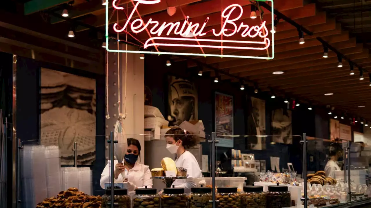 Vendors reopen at Reading Terminal Market after power outage