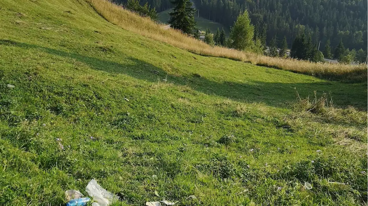 Pollution : les résidus de plastique envahissent les océans mais aussi les montagnes