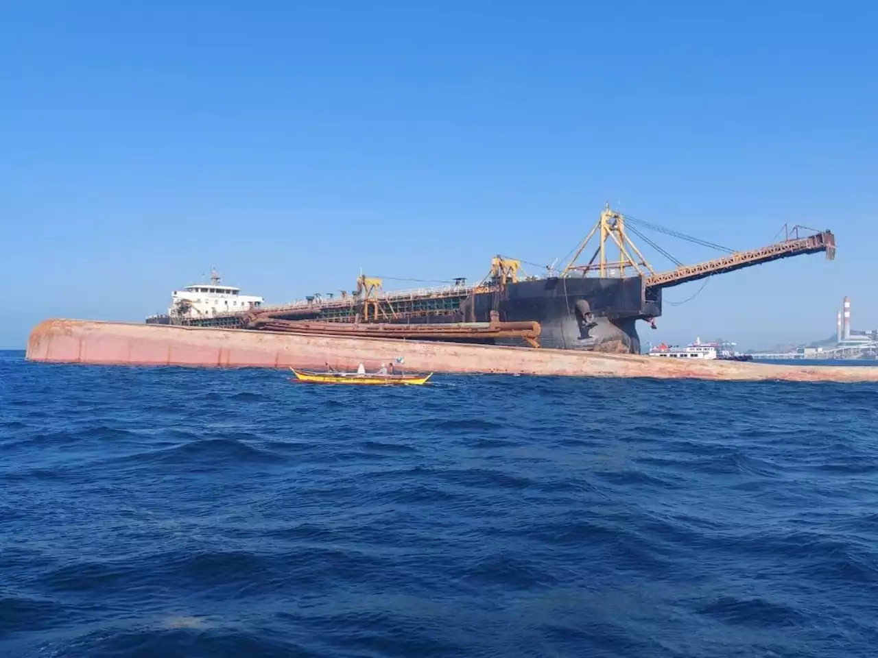 PCG helps place oil booms around sunken dredger off Bataan