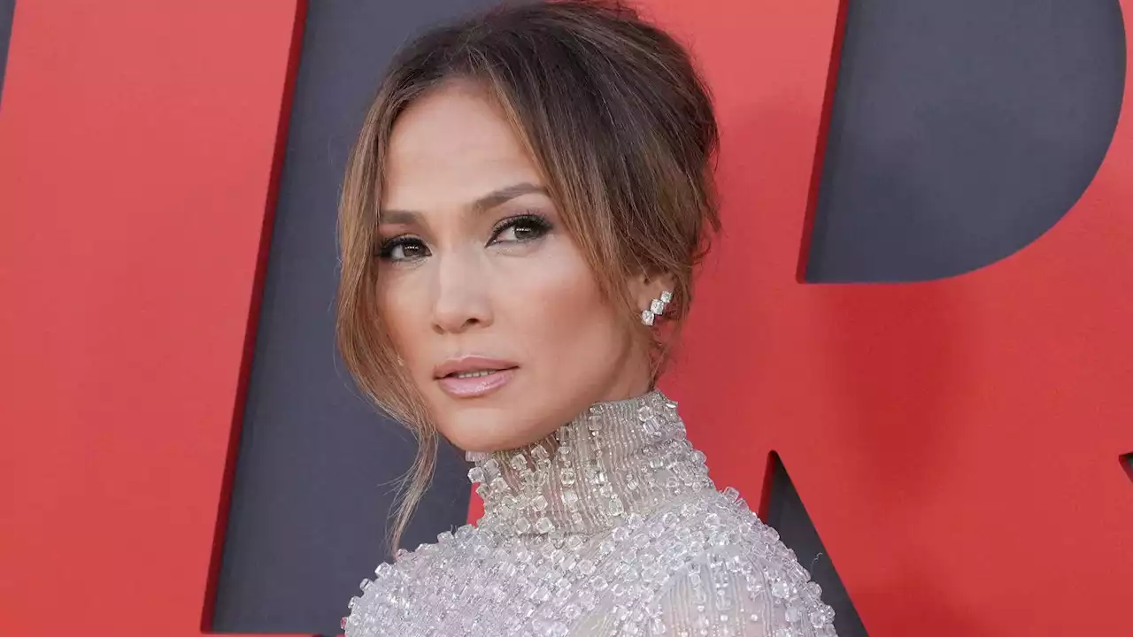 Jennifer Lopez : ahurissante dans une petite robe noire ultra moulante, elle fait sensation à New York - Grazia