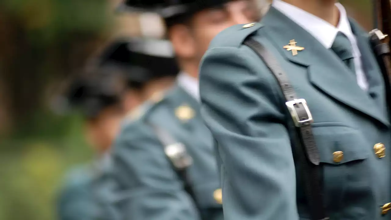 Un guardia civil, suspendido por desatar una pelea y huir de la Policía porque un niño le manchó de kétchup