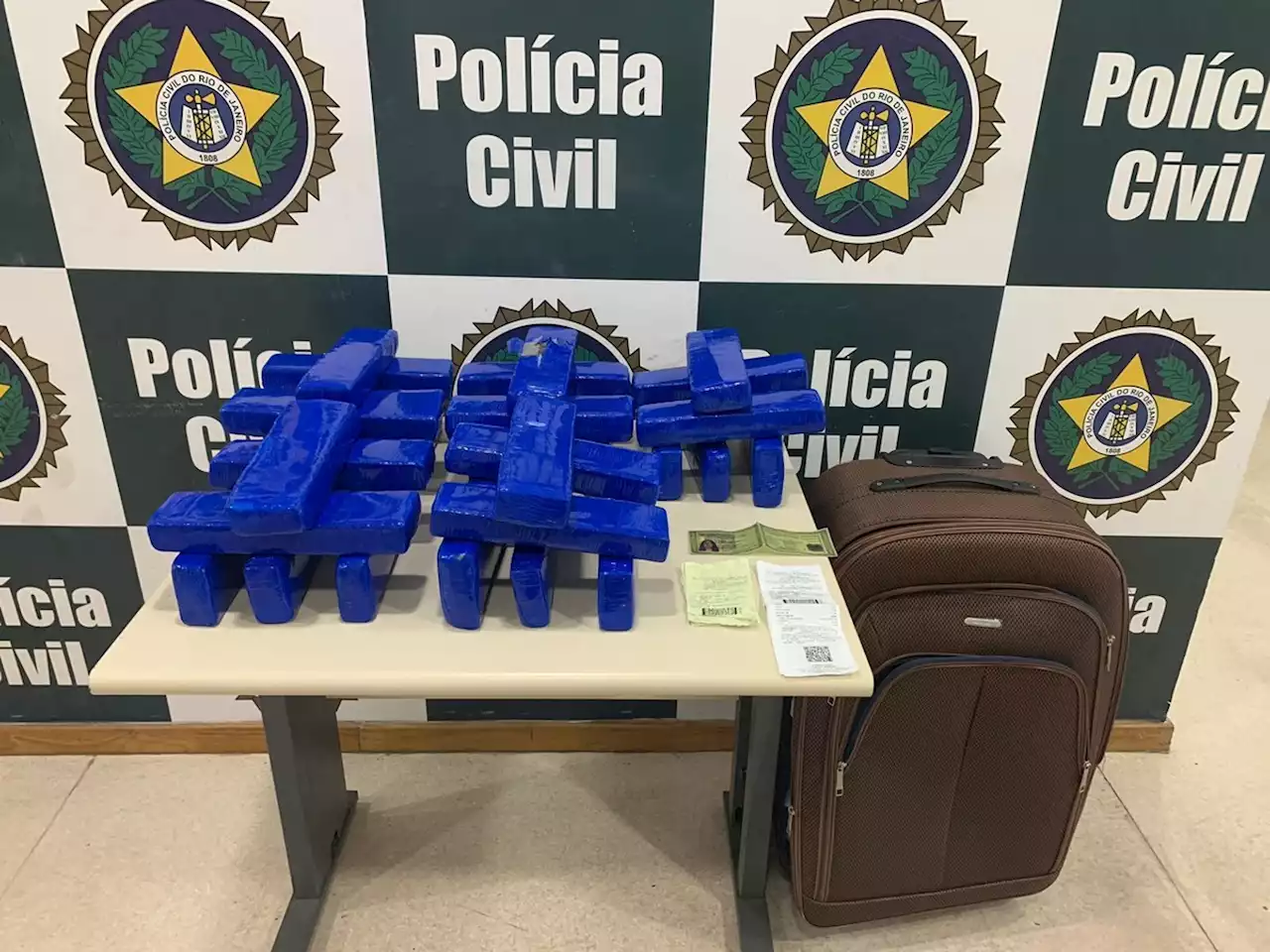 Jovem é presa ao tentar embarcar na rodoviária com 30 quilos de maconha