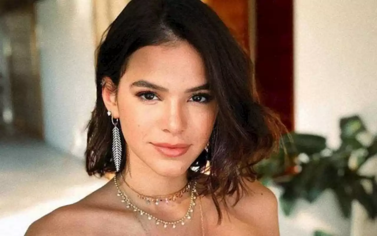 Bruna Marquezine posa nua para capa de revista de moda famosa | Celebridades | O Dia