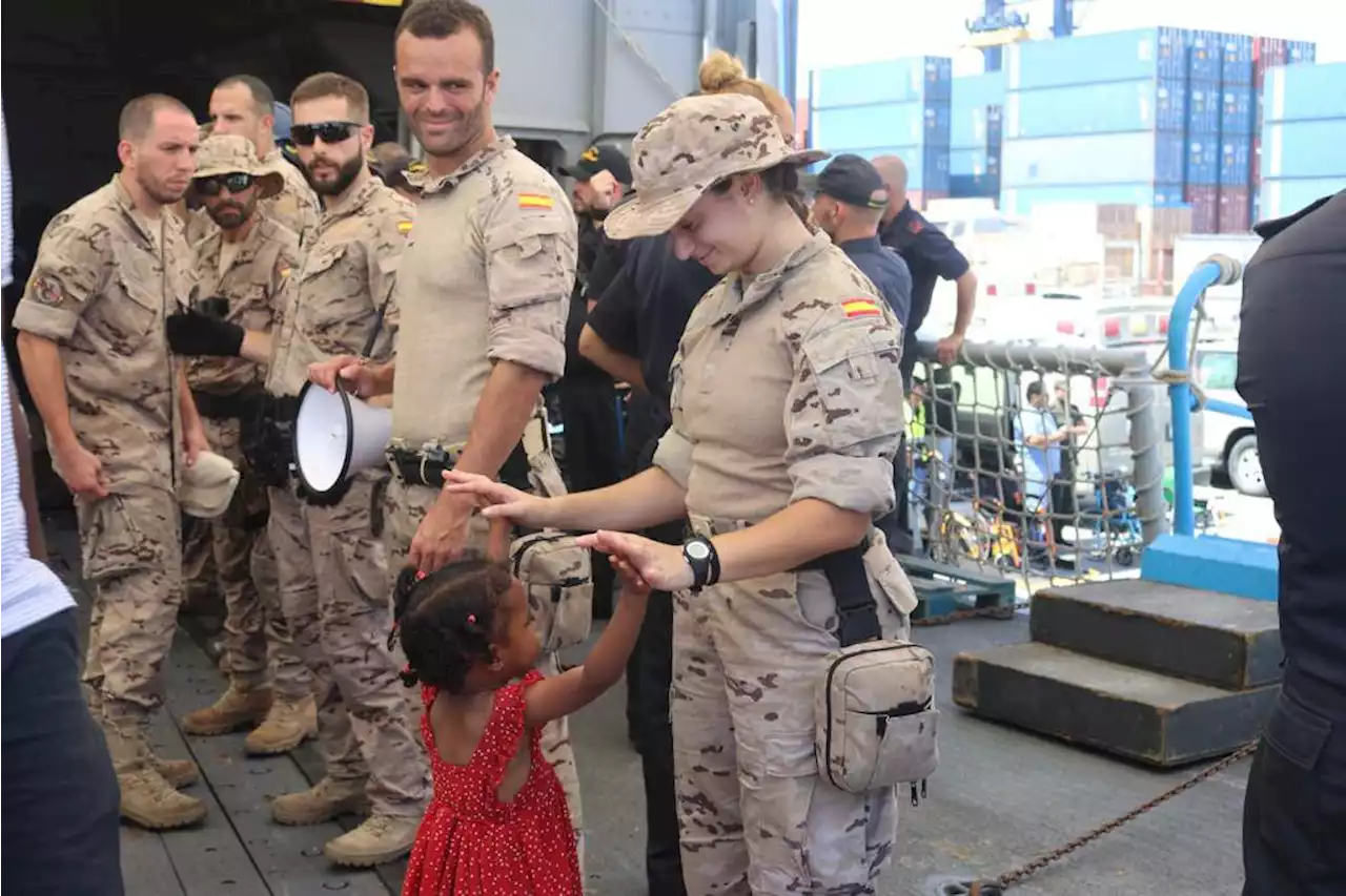 La fragata Reina Sofía llega a Arabia Saudí con las 162 personas que evacuaron desde Sudán