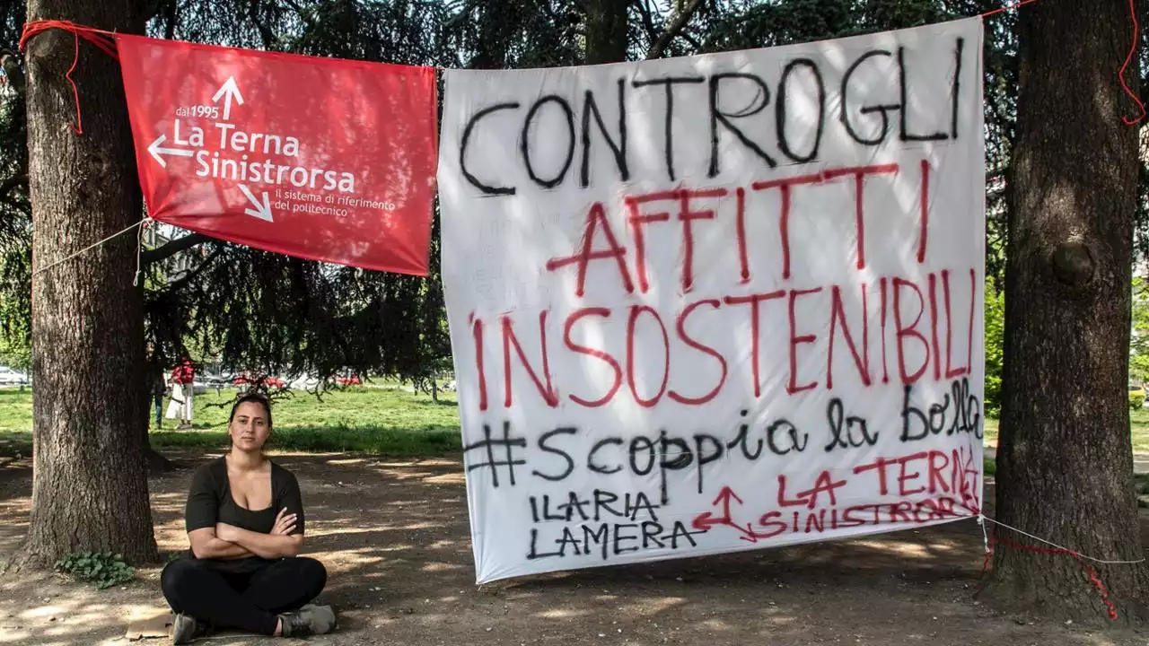 Caro affitti, a Milano le tende si moltiplicano: altre 4 per protestare insieme a Ilaria, la ragazza che da giorni dorme davanti al Politecnico