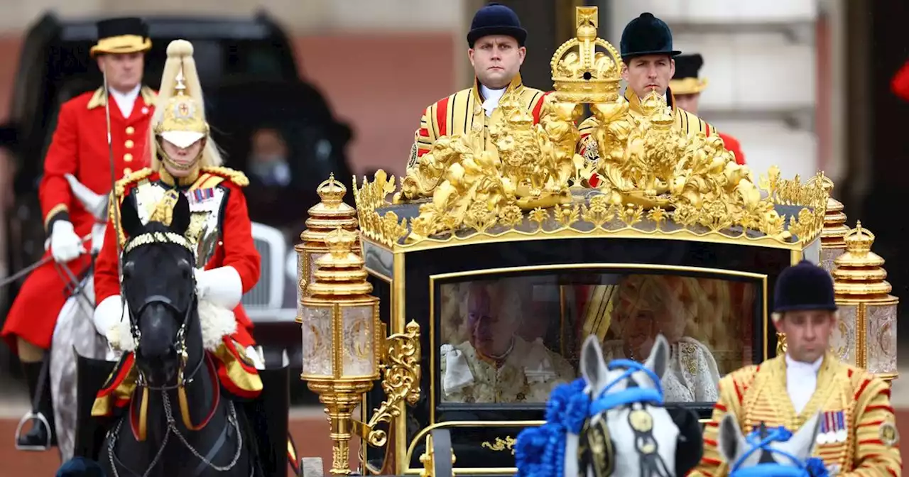 EN DIRECT - Couronnement : Charles III et Camilla en route pour Westminster à bord du carrosse royal