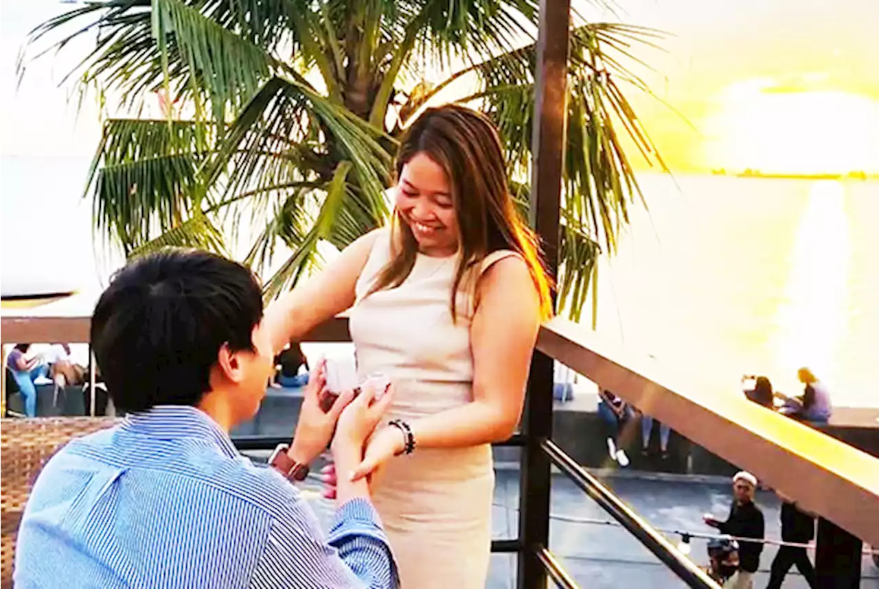 Korean engineer proposes to fiancée from Quezon with Manila Bay sunset as backdop