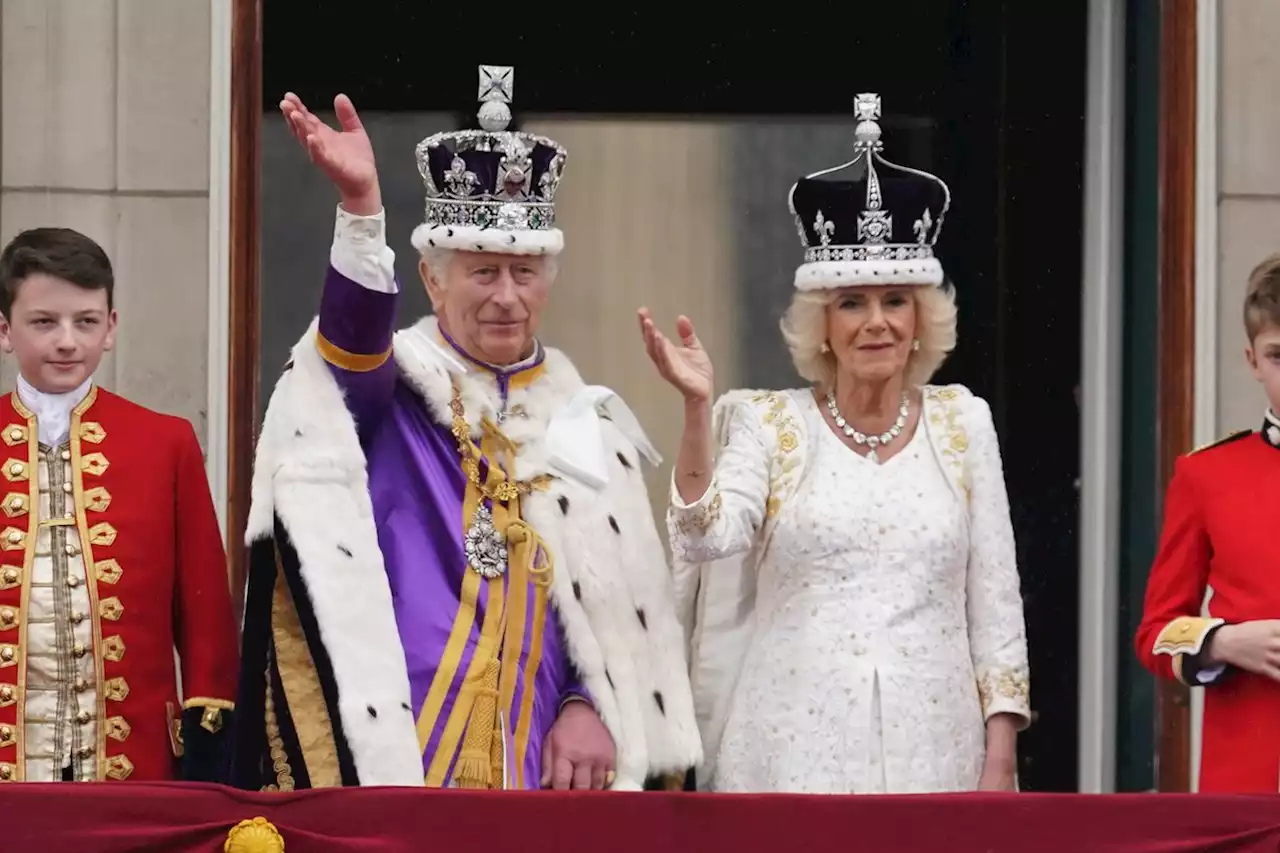 King's Coronation LIVE as Royal Family wave to crowds from balcony - updates