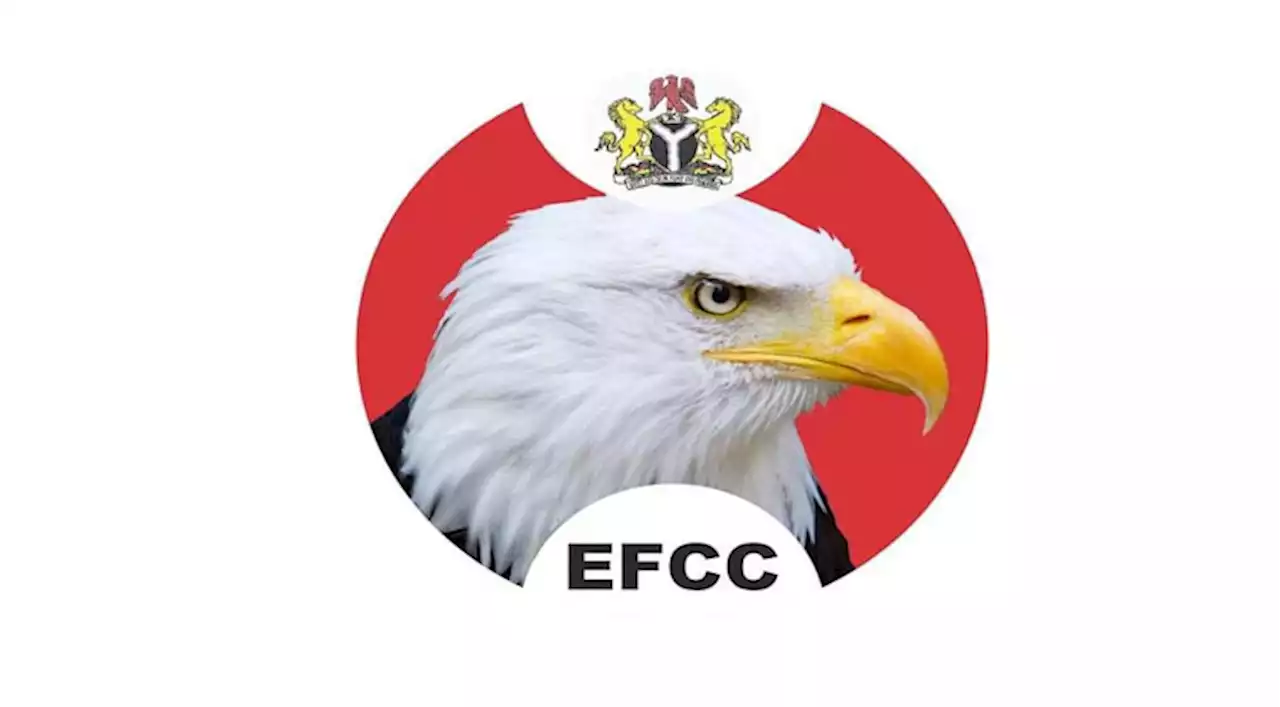 Internet fraud: EFCC arrests self-acclaimed cop, 42 others in Ogun