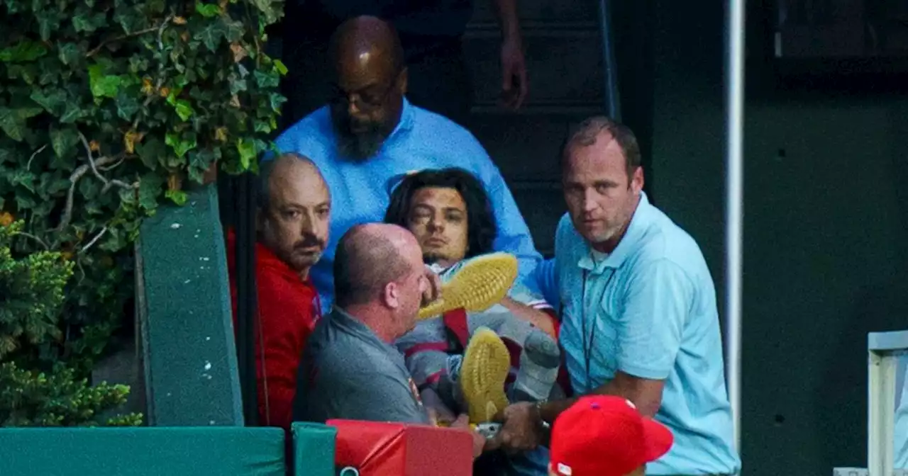 Fan tumbles over railing into Red Sox bullpen in Philadelphia