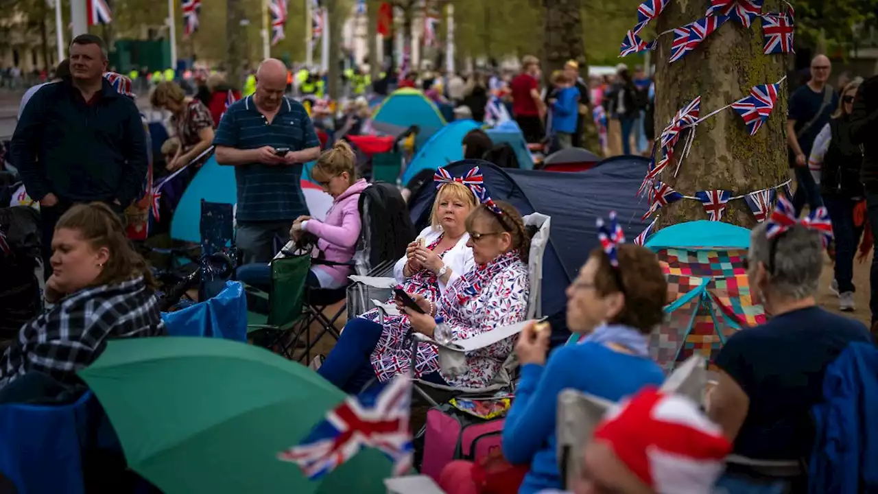 Royal-Fans strömen ins Londoner Stadtzentrum