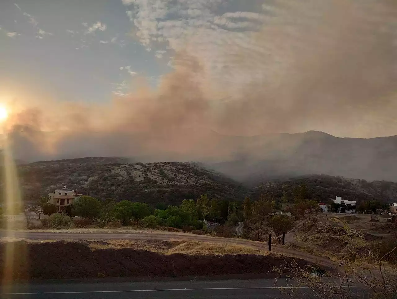 Guanajuato mejora su calidad del aire tras incendio en relleno; corredor industrial sigue contaminado