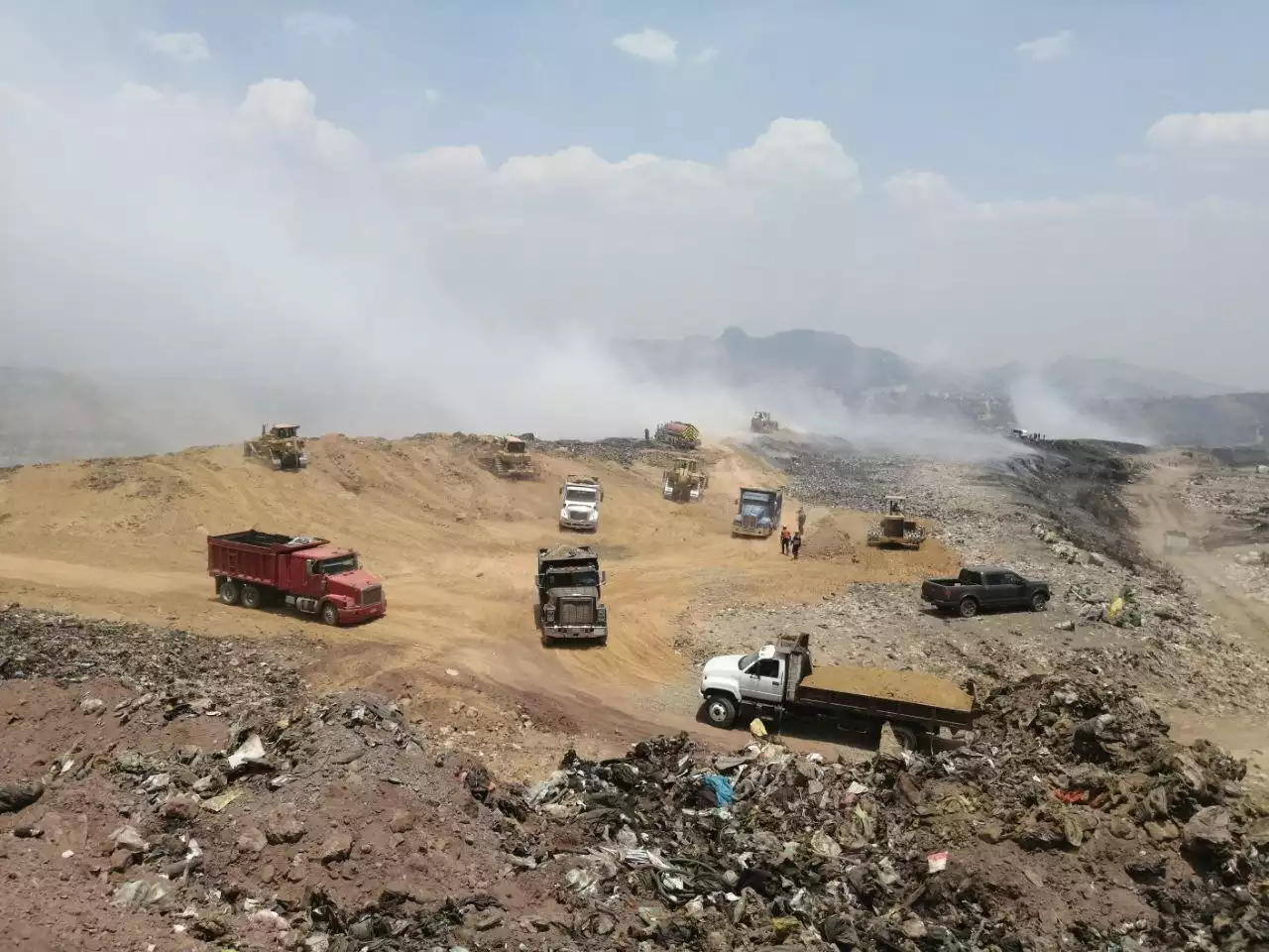 Incendio en basurero de Guanajuato está sofocado un 60%; autoridades esperan cerrar día con 80%