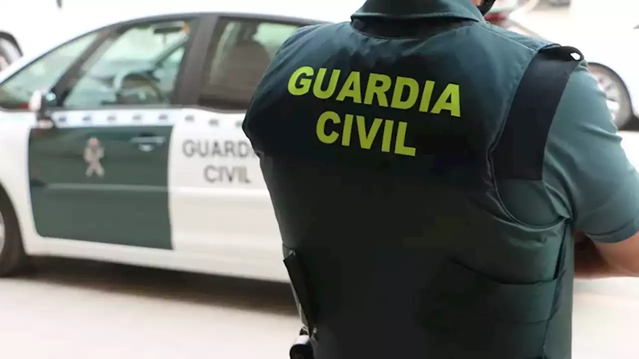 Detienen a un jefe de la Guardia Civil de Buitrago tras desaparecer el tabaco de contrabando que transportaba un camión