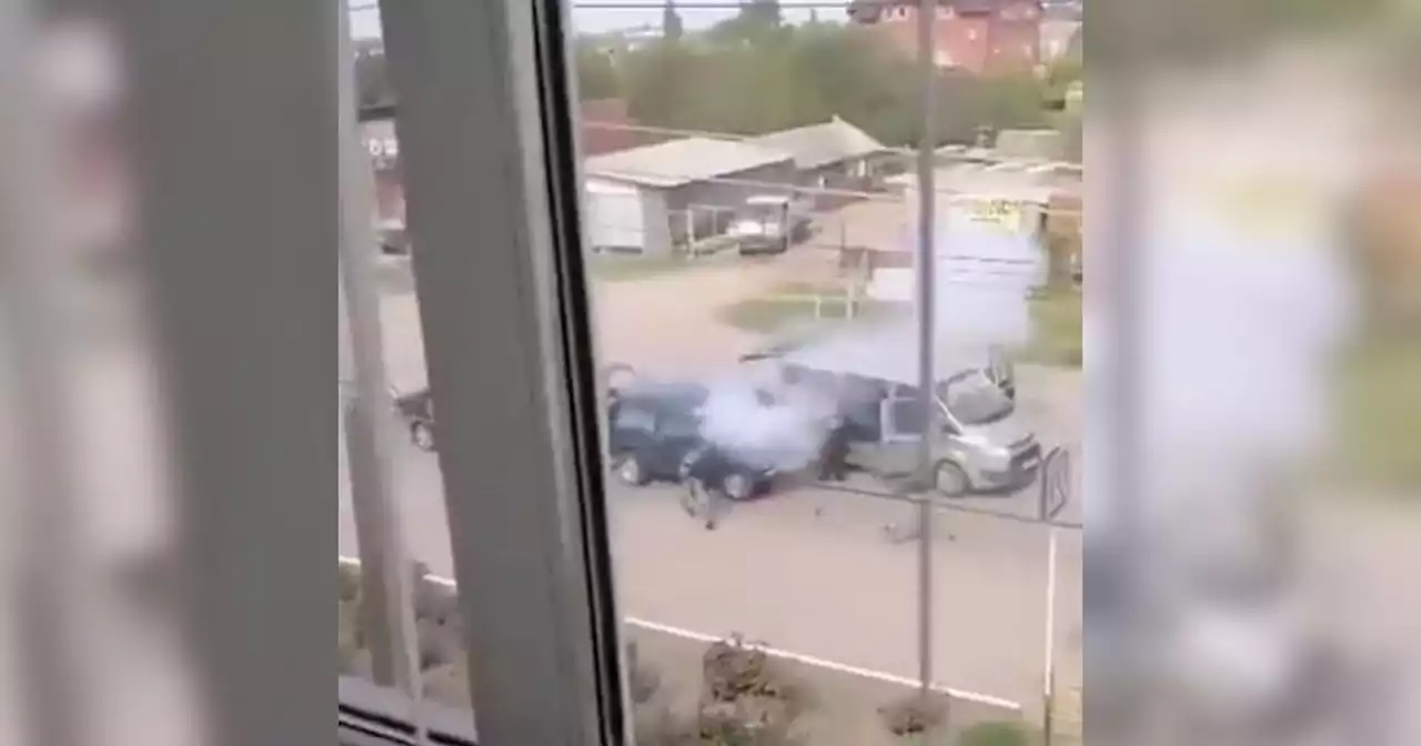 Ejsk, Russia, si fa esplodere in auto prima di venire arrestato, il video