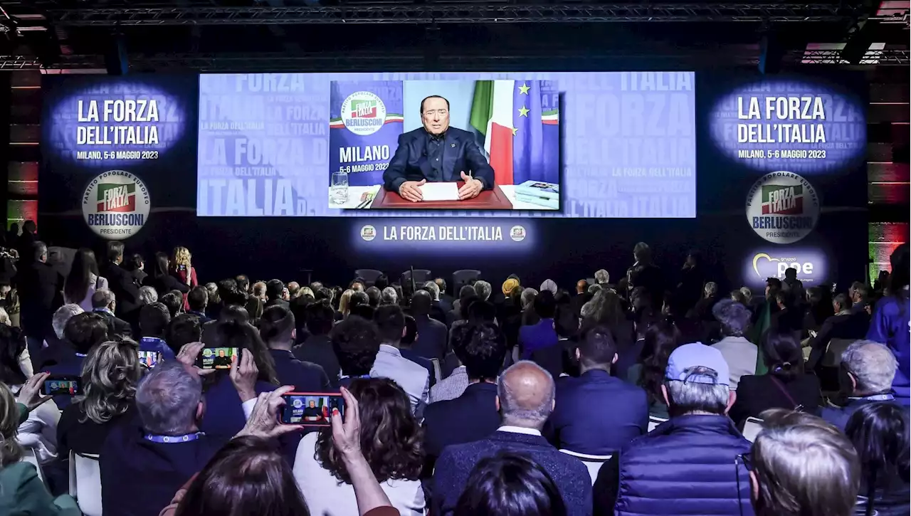 Convention FI, dalla platea lacrime e dichiarazioni d'amore per Berlusconi: 'Che grinta, speriamo duri'