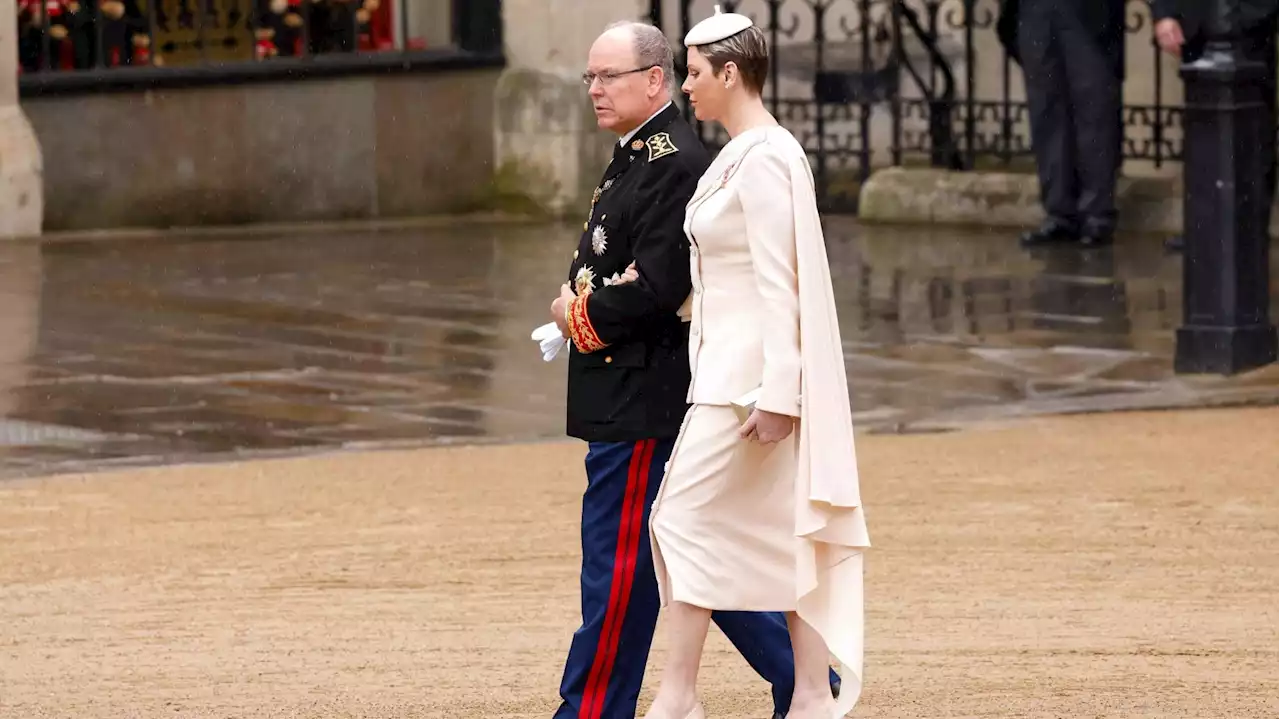 Da Letizia di Spagna a Charlène di Monaco, gli invitati all’incoronazione di re Carlo III e i loro look