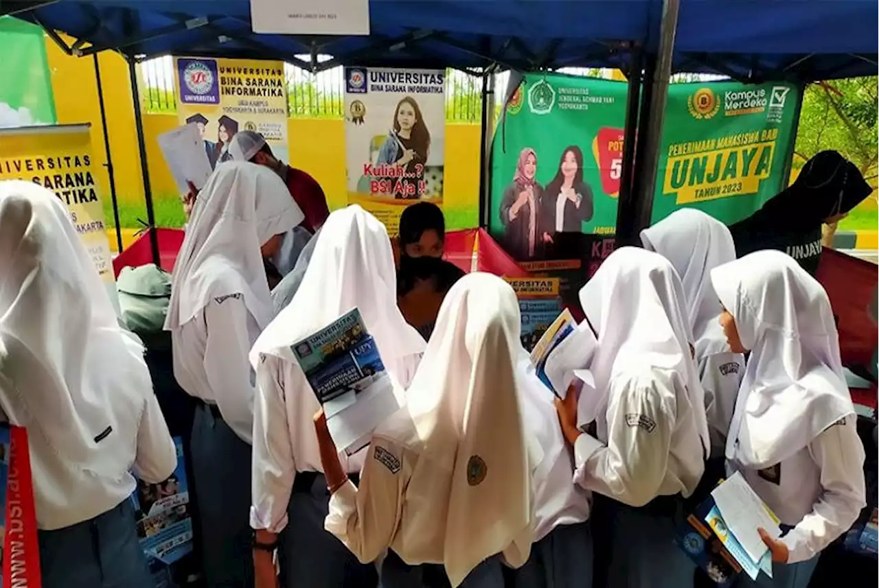 Universitas BSI Kampus Yogyakarta Turut Ramaikan Career Day SMK N 1 Panjatan |Republika Online