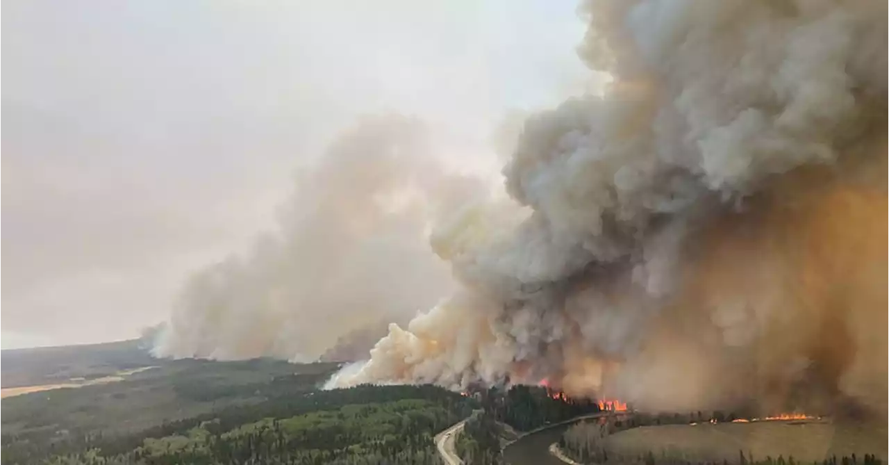 Thousands of Albertans evacuated in 'unprecedented' wildfire situation