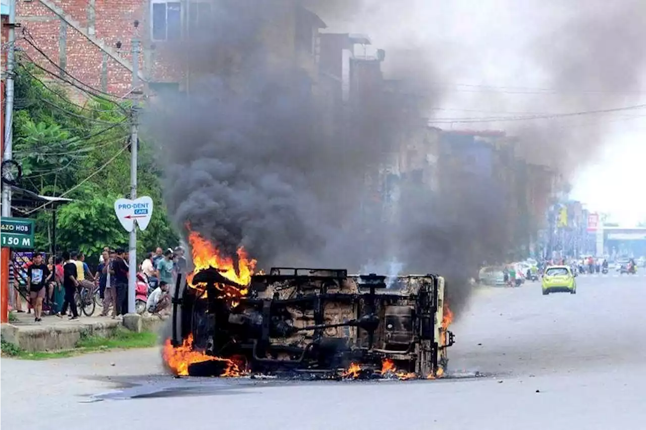 Ethnic tensions in India's north-east force evacuation of thousands to guarded camps