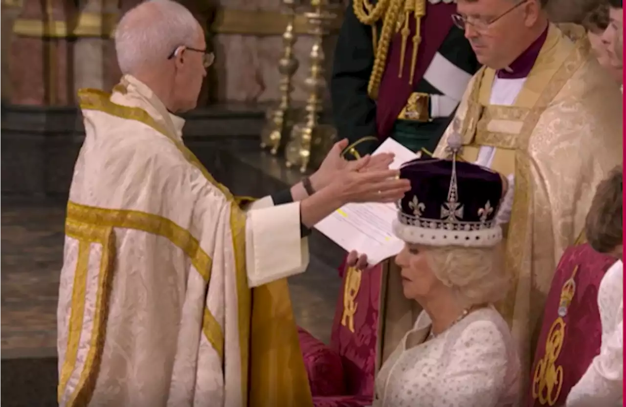 William swears allegiance to King Charles with a kiss as Camilla is crowned