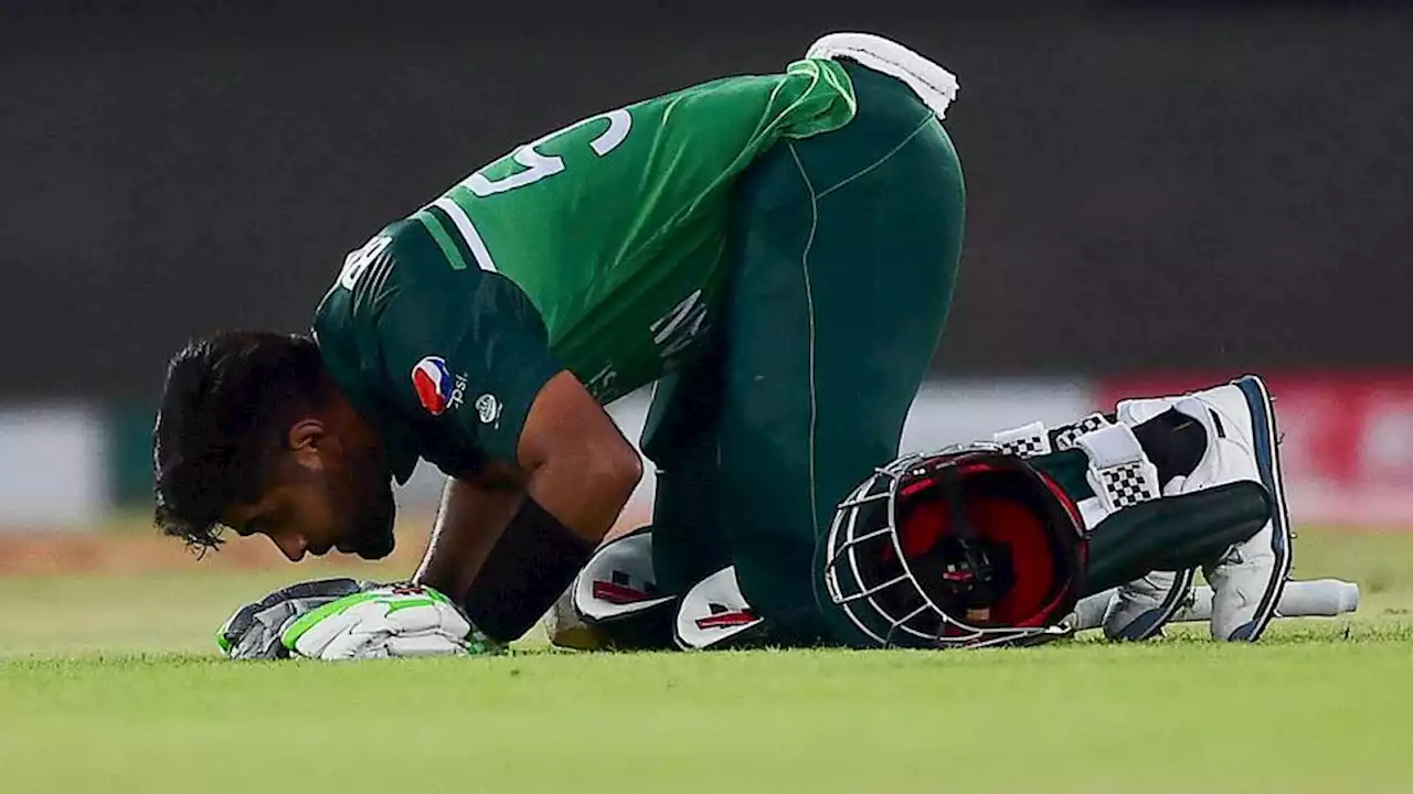 Babar Azam takes Pakistan to top ODI ranking in win over New Zealand