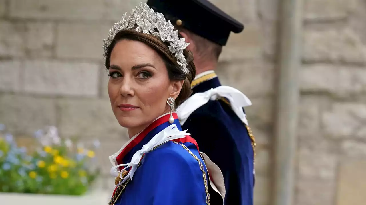 Kate Middleton impeccabile all'incoronazione di re Carlo III: le foto