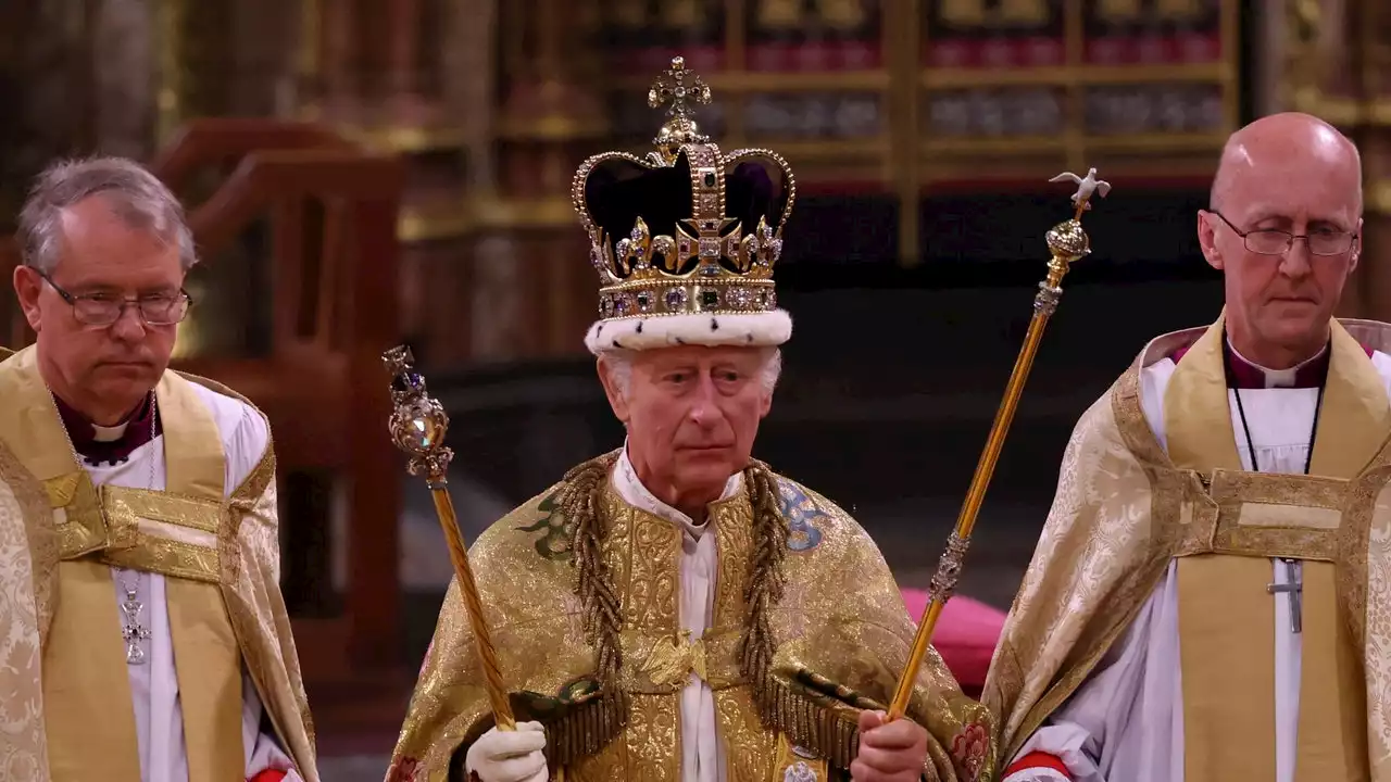 Carlos III, coronado rey junto a la reina Camilla: así ha sido el histórico momento