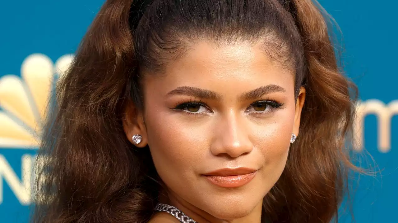 Zendaya Takes Her Curly Bob Courtside for Date Night