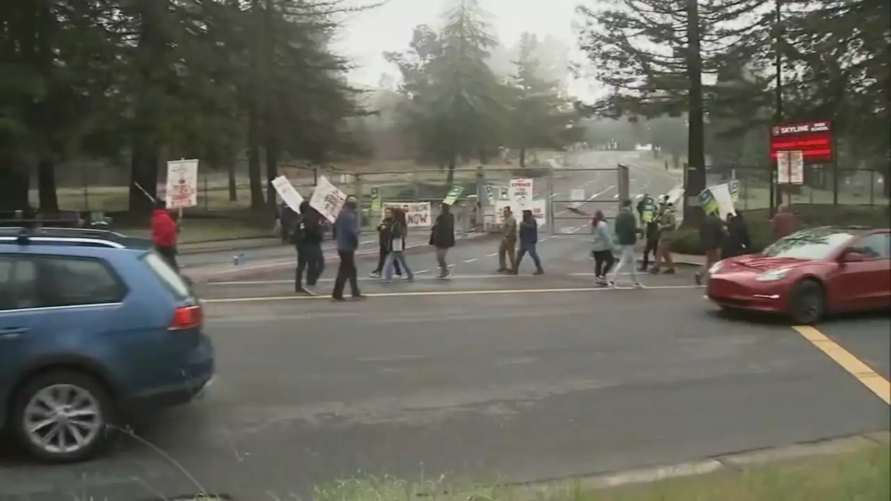 Oakland teachers strike to continue Monday if no deal is made