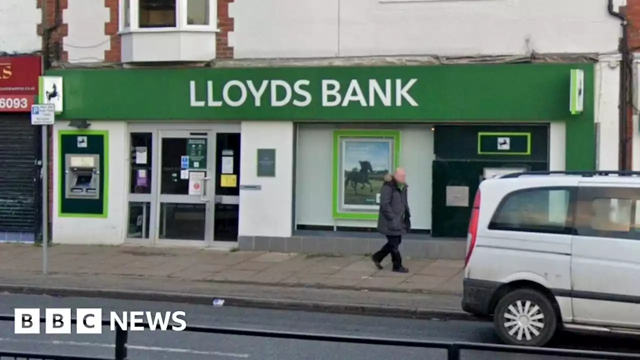 Miliband 'deeply concerned' about Lloyds Woodlands bank closure