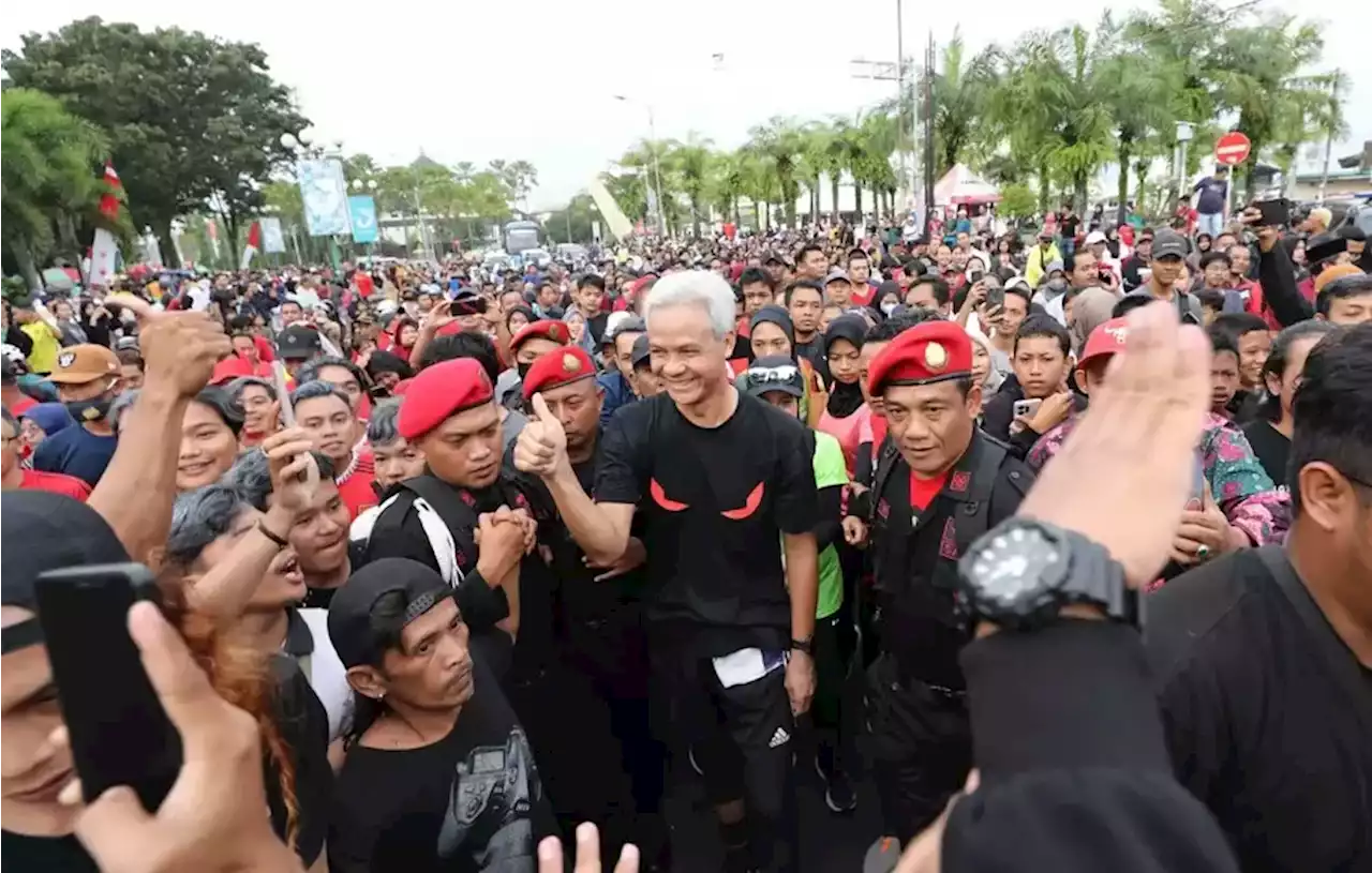 Glory-Glory Ganjar Presiden Sambut si Rambut Putih di CFD Jember