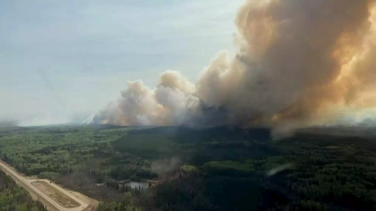 Feux de forêt au Canada: l'état d'urgence déclaré dans d'Alberta, 25.000 personnes évacuées