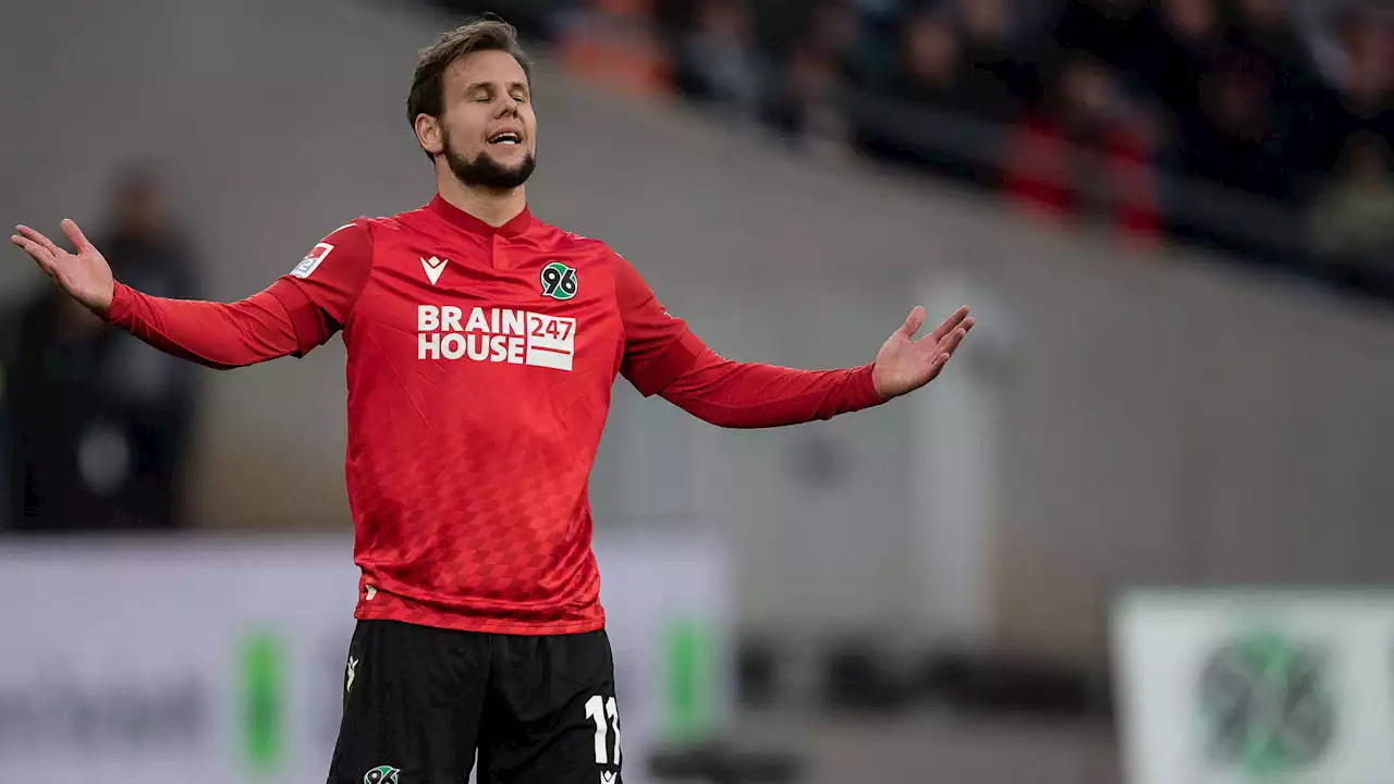 Hannover 96: Louis Schaub erklärt sein Hoden-Tor in Karlsruhe