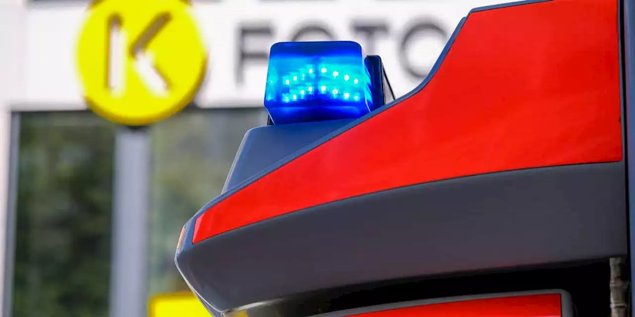 Motorradfahrer krachen in ein Auto - Fahrer verliert sein Leben