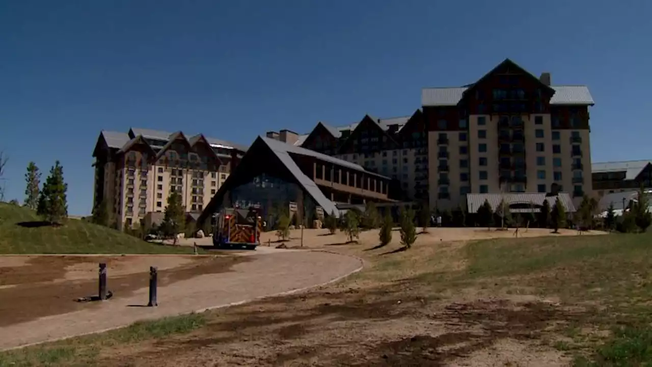 6 injured when HVAC equipment collapsed into resort pool in Aurora, Colorado | CNN