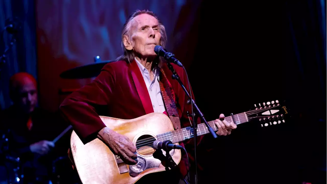 Fans to pay respects at Gordon Lightfoot public visitation today in Orillia, Ont.